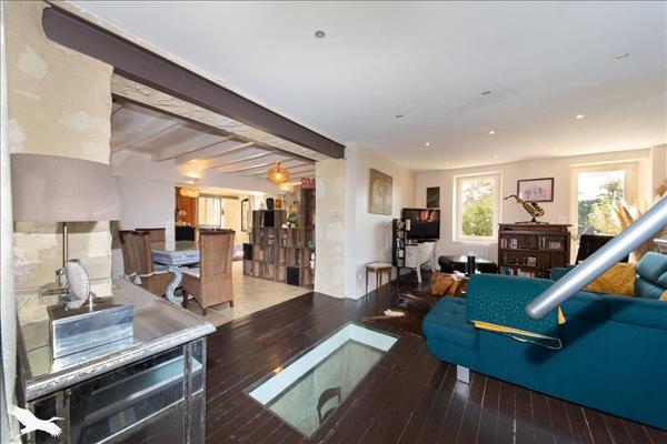 Maison à vendre |  Prignac-et-Marcamps |  9 pièces | 205 m²