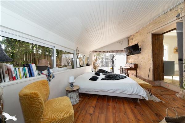 Maison à vendre |  Prignac-et-Marcamps |  9 pièces | 205 m²