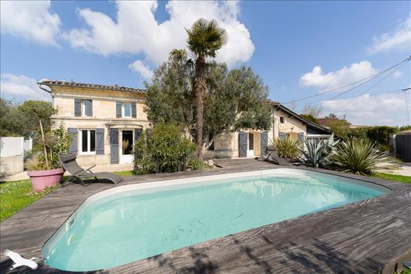 Maison à vendre |  Prignac-et-Marcamps |  9 pièces | 205 m²