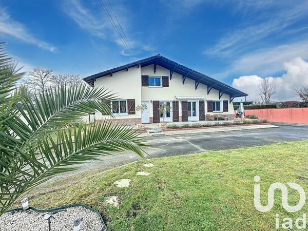 Maison traditionnelle 6 pièces de 140 m² à Benquet (40280)