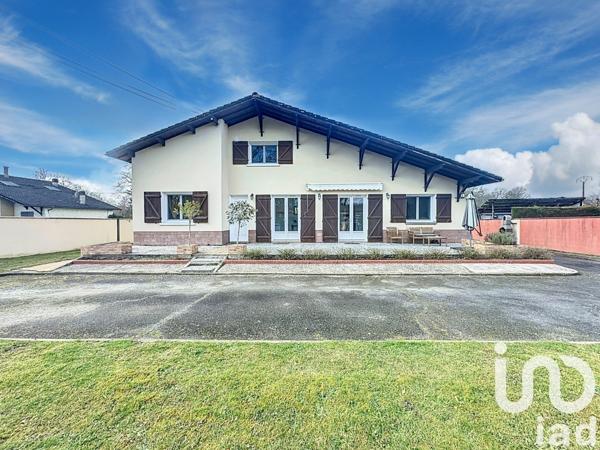 Maison traditionnelle 6 pièces de 140 m² à Benquet (40280)