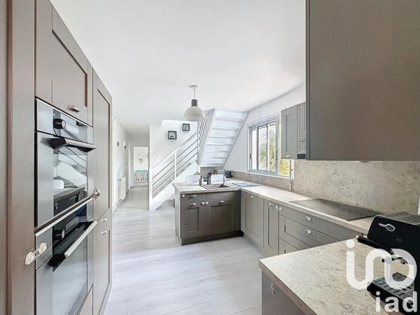 Maison traditionnelle 6 pièces de 140 m² à Benquet (40280)