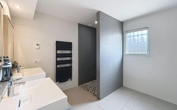 Maison à vendre    4 pièces •  Cours-de-Pile