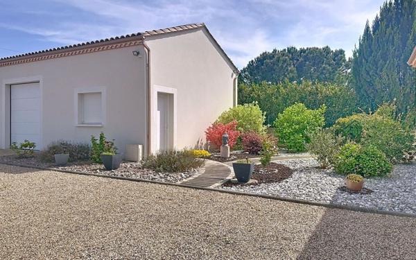 Maison à vendre    4 pièces •  Cours-de-Pile