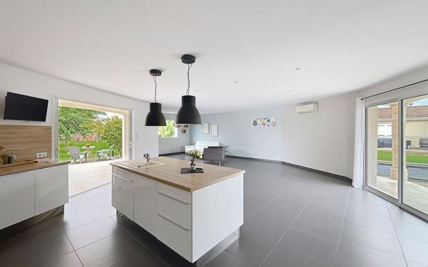 Maison à vendre    4 pièces •  Cours-de-Pile