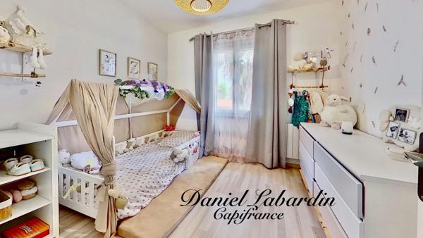 PLAIN PIED - 3 CHAMBRES - Garage - Jardin