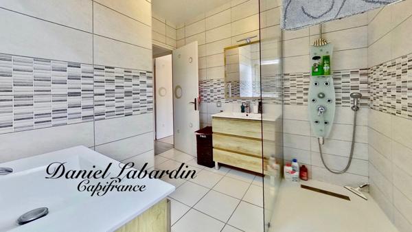 PLAIN PIED - 3 CHAMBRES - Garage - Jardin