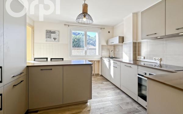 Appartement à louer    6 pièces • 106,30 m2 Vals-les-Bains