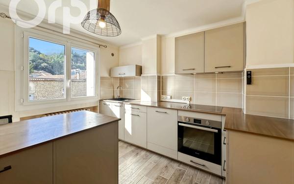 Appartement à louer    6 pièces • 106,30 m2 Vals-les-Bains