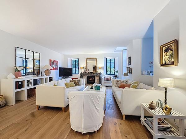 Maison 11 pièce(s) 203 m2