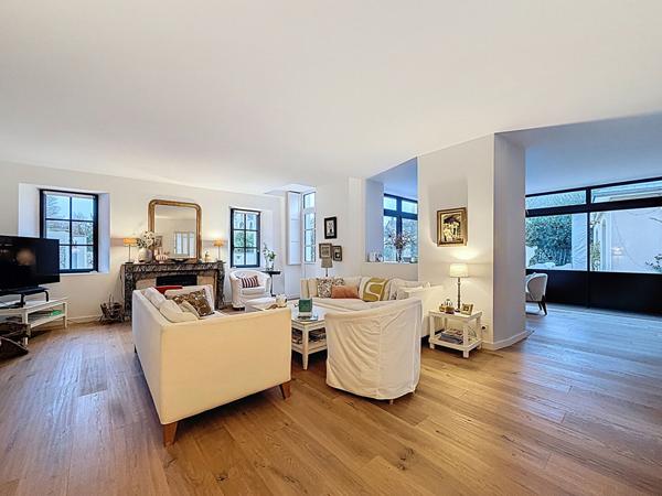 Maison 11 pièce(s) 203 m2