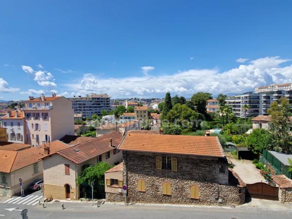 Quartier Montrose - Charmant studio rénové avec terrasse et vue dégagée – Résidence avec piscine