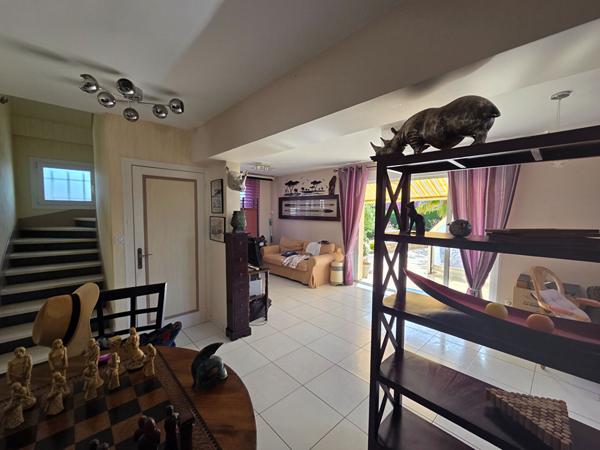 Maison familiale avec piscine, chalet, jardin clos et loisirs à 15 min du centre du Mans