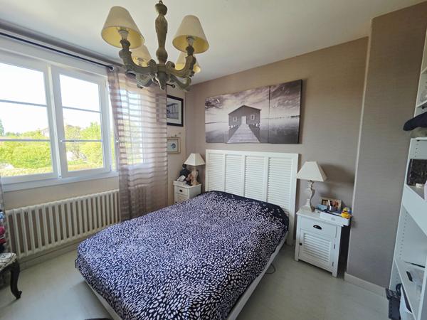 Maison familiale avec piscine, chalet, jardin clos et loisirs à 15 min du centre du Mans