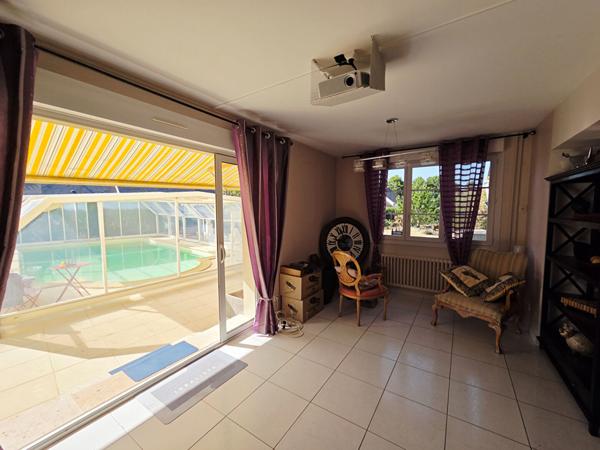 Maison familiale avec piscine, chalet, jardin clos et loisirs à 15 min du centre du Mans