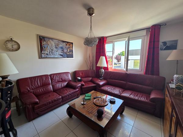 Maison familiale avec piscine, chalet, jardin clos et loisirs à 15 min du centre du Mans