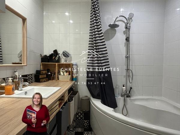 HERAULT - POUSSAN (34560) - APPARTEMENT T3 80M2 - TERRASSE TROPEZIENNE - CENTRE VILLE