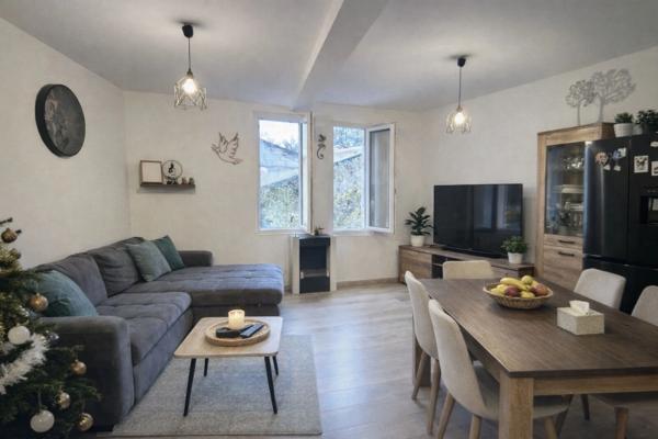 MAISON DE VILLAGE  SÉPARE EN 2 APPARTEMENT  (34)