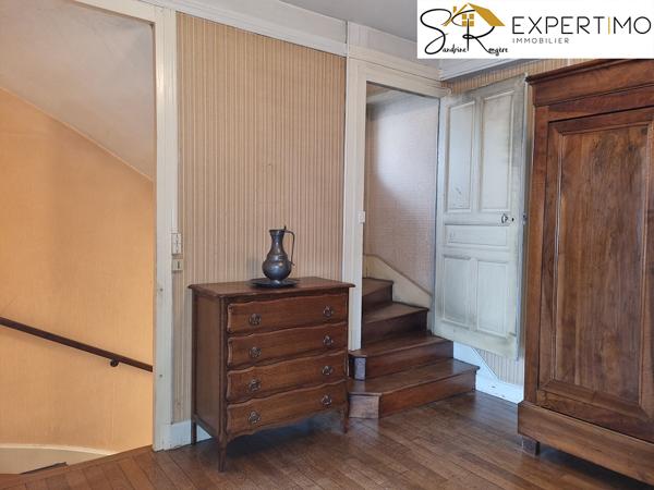 Saint-Éloy-les-Mines (63700) Très grande maison d’habitation de 228 m² avec terrain attenant de 749 m²