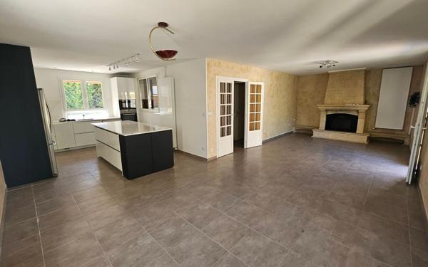 Maison à vendre    6 pièces • 140 m2 Saint-Zacharie