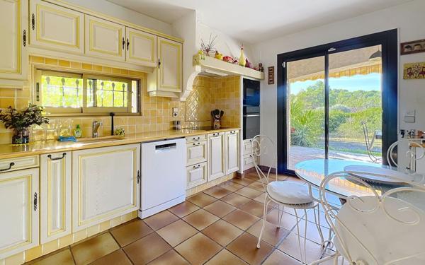 Maison à vendre    4 pièces • 150 m2 Roquefort-les-Pins