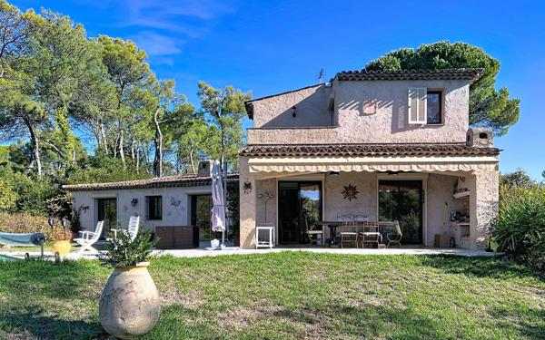 Maison à vendre    4 pièces • 150 m2 Roquefort-les-Pins