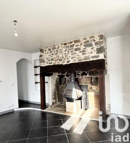 Maison traditionnelle 6 pièces de 160 m² à Forgès (19380)