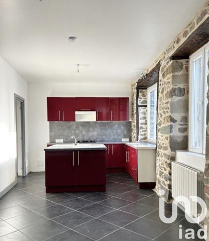 Maison traditionnelle 6 pièces de 160 m² à Forgès (19380)