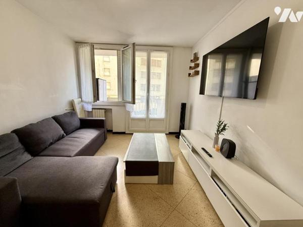 SAINT jUST : T3 Traversant avec balcon