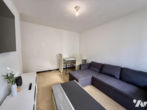 SAINT jUST : T3 Traversant avec balcon
