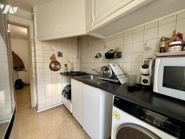 SAINT jUST : T3 Traversant avec balcon