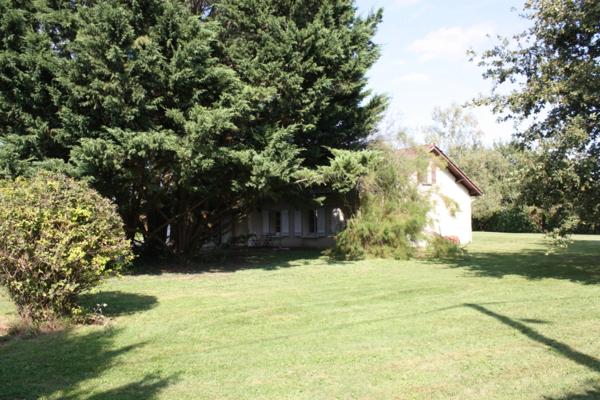 Maison à vendre 7 pièces proche de CUISERY (71) Maison au calme 200m2 - 5 chambres sur 3064m2 de terrain clos à 238 000 €