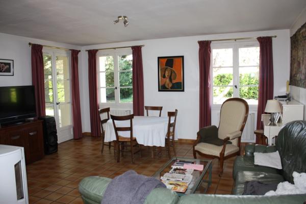 Maison à vendre 7 pièces proche de CUISERY (71) Maison au calme 200m2 - 5 chambres sur 3064m2 de terrain clos à 238 000 €