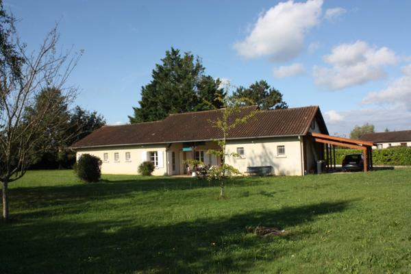Maison à vendre 7 pièces proche de CUISERY (71) Maison au calme 200m2 - 5 chambres sur 3064m2 de terrain clos à 238 000 €