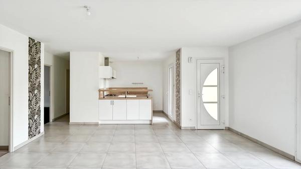 Maison BBC T5 de plain-pied 102 m²- Terrasse et garage - BEURE