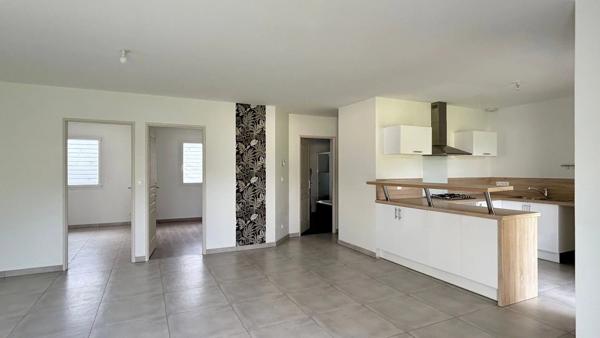 Maison BBC T5 de plain-pied 102 m²- Terrasse et garage - BEURE