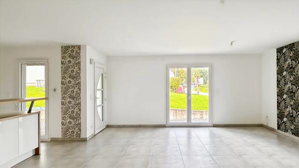 Maison BBC T5 de plain-pied 102 m²- Terrasse et garage - BEURE