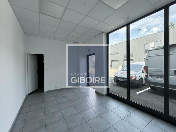 Local d'activites 185 m² à louer VERN SUR SEICHE (réf : 35.4929)