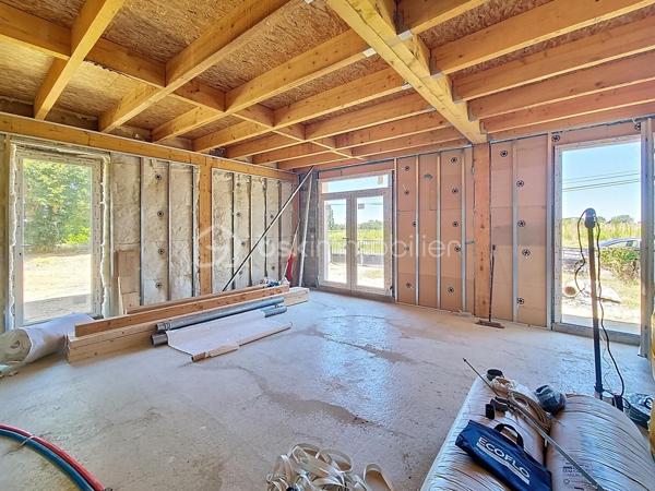 Christophe LAMAZERE pour le Réseau BSK Immobilier vous invite à découvrir cette maison de maître en cours de rénovation à Labarrère (32440, Gers).

FORTE BAISSE de prix pour cet ensemble immobilier en cours de finition. 

Située à quelques minutes des commodités de Castelnau d' Auzan (écoles, commerces, professionnels de santé), cette grande maison de plus de 204 m² habitables est actuellement en cours de rénovation et d'agrandissement. Elle propose plusieurs projets en 1  : investissement locatif prometteur ou maison familiale.

La rénovation du gros œuvre est terminée et est sous Garantie Décennale :  
- Planchers, toiture , isolation, menuiseries et plomberie déjà en place et le tout est neuf. 
- Pré-équipements électriques et plombiers avancés.
- Micro-station d'assainissement (dimensionnée pour 20 personnes) tout juste installée.

1 - Maison principale spacieuse avec logement locatif attenant : Créez votre maison familiale tout en générant un revenu locatif complémentaire grâce à un appartement indépendant.
2 - Investissement locatif clé en main avec une rentabilité exceptionnelle : Transformez ce bien en un immeuble de 3 logements indépendants (3 duplex de 50 m², 70 m² et 85m²) , parfaits pour la location saisonnière ou annuelle. Avec un bon taux de rentabilité locatif supérieur à 7%, c'est une opportunité unique dans le Gers pour diversifier et optimiser votre patrimoine immobilier !
3- Possibilité d'un logement supplémentaire : Le terrain offre la flexibilité d'ajouter une unité locative supplémentaire, maximisant ainsi votre rentabilité locative. Permis accordé pour un logement supplémentaire et pour une piscine.

L'ensemble des travaux est réalisé dans les règles de l'art, avec toutes les autorisations et permis de construire en bonne et due forme, et bénéficie de garanties décennales. Tous les documents vous seront bien évidemment fournis lors de la vente pour une totale transparence.
Un permis de construire pour une piscine est déjà accordé, vous permettant de projeter dès maintenant un espace de détente idyllique.

Le Gers est un département réputé pour sa douceur de vivre, sa gastronomie locale et ses paysages vallonnés. Profitez de la proximité des commodités de Castelnau d'Auzan (écoles, commerces de proximité, médecins) pour un quotidien facilité, Territoire touristique de l'Armagnac avec Eauze à quelques kilomètres et les thermes réputés de Barbotan. 

Les accès sont aisés : vous rejoindrez rapidement les villes dynamiques d'Agen, Nérac et Toulouse, offrant des opportunités de transport et de loisirs variées.
Ne laissez pas passer cette opportunité unique de concrétiser votre projet immobilier dans le Gers ! 
Contactez-moi dès aujourd'hui pour plus d'informations et une visite.