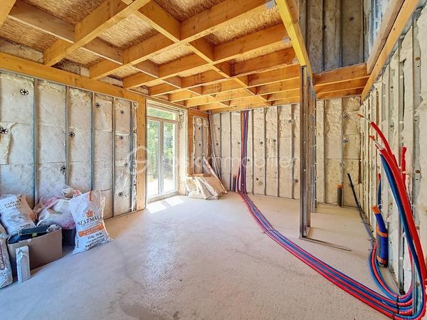 Christophe LAMAZERE pour le Réseau BSK Immobilier vous invite à découvrir cette maison de maître en cours de rénovation à Labarrère (32440, Gers).

FORTE BAISSE de prix pour cet ensemble immobilier en cours de finition. 

Située à quelques minutes des commodités de Castelnau d' Auzan (écoles, commerces, professionnels de santé), cette grande maison de plus de 204 m² habitables est actuellement en cours de rénovation et d'agrandissement. Elle propose plusieurs projets en 1  : investissement locatif prometteur ou maison familiale.

La rénovation du gros œuvre est terminée et est sous Garantie Décennale :  
- Planchers, toiture , isolation, menuiseries et plomberie déjà en place et le tout est neuf. 
- Pré-équipements électriques et plombiers avancés.
- Micro-station d'assainissement (dimensionnée pour 20 personnes) tout juste installée.

1 - Maison principale spacieuse avec logement locatif attenant : Créez votre maison familiale tout en générant un revenu locatif complémentaire grâce à un appartement indépendant.
2 - Investissement locatif clé en main avec une rentabilité exceptionnelle : Transformez ce bien en un immeuble de 3 logements indépendants (3 duplex de 50 m², 70 m² et 85m²) , parfaits pour la location saisonnière ou annuelle. Avec un bon taux de rentabilité locatif supérieur à 7%, c'est une opportunité unique dans le Gers pour diversifier et optimiser votre patrimoine immobilier !
3- Possibilité d'un logement supplémentaire : Le terrain offre la flexibilité d'ajouter une unité locative supplémentaire, maximisant ainsi votre rentabilité locative. Permis accordé pour un logement supplémentaire et pour une piscine.

L'ensemble des travaux est réalisé dans les règles de l'art, avec toutes les autorisations et permis de construire en bonne et due forme, et bénéficie de garanties décennales. Tous les documents vous seront bien évidemment fournis lors de la vente pour une totale transparence.
Un permis de construire pour une piscine est déjà accordé, vous permettant de projeter dès maintenant un espace de détente idyllique.

Le Gers est un département réputé pour sa douceur de vivre, sa gastronomie locale et ses paysages vallonnés. Profitez de la proximité des commodités de Castelnau d'Auzan (écoles, commerces de proximité, médecins) pour un quotidien facilité, Territoire touristique de l'Armagnac avec Eauze à quelques kilomètres et les thermes réputés de Barbotan. 

Les accès sont aisés : vous rejoindrez rapidement les villes dynamiques d'Agen, Nérac et Toulouse, offrant des opportunités de transport et de loisirs variées.
Ne laissez pas passer cette opportunité unique de concrétiser votre projet immobilier dans le Gers ! 
Contactez-moi dès aujourd'hui pour plus d'informations et une visite.