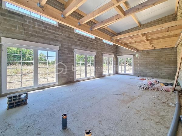 Christophe LAMAZERE pour le Réseau BSK Immobilier vous invite à découvrir cette maison de maître en cours de rénovation à Labarrère (32440, Gers).

FORTE BAISSE de prix pour cet ensemble immobilier en cours de finition. 

Située à quelques minutes des commodités de Castelnau d' Auzan (écoles, commerces, professionnels de santé), cette grande maison de plus de 204 m² habitables est actuellement en cours de rénovation et d'agrandissement. Elle propose plusieurs projets en 1  : investissement locatif prometteur ou maison familiale.

La rénovation du gros œuvre est terminée et est sous Garantie Décennale :  
- Planchers, toiture , isolation, menuiseries et plomberie déjà en place et le tout est neuf. 
- Pré-équipements électriques et plombiers avancés.
- Micro-station d'assainissement (dimensionnée pour 20 personnes) tout juste installée.

1 - Maison principale spacieuse avec logement locatif attenant : Créez votre maison familiale tout en générant un revenu locatif complémentaire grâce à un appartement indépendant.
2 - Investissement locatif clé en main avec une rentabilité exceptionnelle : Transformez ce bien en un immeuble de 3 logements indépendants (3 duplex de 50 m², 70 m² et 85m²) , parfaits pour la location saisonnière ou annuelle. Avec un bon taux de rentabilité locatif supérieur à 7%, c'est une opportunité unique dans le Gers pour diversifier et optimiser votre patrimoine immobilier !
3- Possibilité d'un logement supplémentaire : Le terrain offre la flexibilité d'ajouter une unité locative supplémentaire, maximisant ainsi votre rentabilité locative. Permis accordé pour un logement supplémentaire et pour une piscine.

L'ensemble des travaux est réalisé dans les règles de l'art, avec toutes les autorisations et permis de construire en bonne et due forme, et bénéficie de garanties décennales. Tous les documents vous seront bien évidemment fournis lors de la vente pour une totale transparence.
Un permis de construire pour une piscine est déjà accordé, vous permettant de projeter dès maintenant un espace de détente idyllique.

Le Gers est un département réputé pour sa douceur de vivre, sa gastronomie locale et ses paysages vallonnés. Profitez de la proximité des commodités de Castelnau d'Auzan (écoles, commerces de proximité, médecins) pour un quotidien facilité, Territoire touristique de l'Armagnac avec Eauze à quelques kilomètres et les thermes réputés de Barbotan. 

Les accès sont aisés : vous rejoindrez rapidement les villes dynamiques d'Agen, Nérac et Toulouse, offrant des opportunités de transport et de loisirs variées.
Ne laissez pas passer cette opportunité unique de concrétiser votre projet immobilier dans le Gers ! 
Contactez-moi dès aujourd'hui pour plus d'informations et une visite.