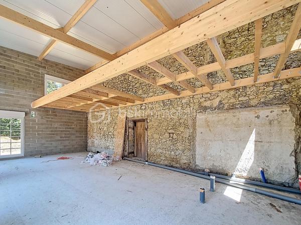 Christophe LAMAZERE pour le Réseau BSK Immobilier vous invite à découvrir cette maison de maître en cours de rénovation à Labarrère (32440, Gers).

FORTE BAISSE de prix pour cet ensemble immobilier en cours de finition. 

Située à quelques minutes des commodités de Castelnau d' Auzan (écoles, commerces, professionnels de santé), cette grande maison de plus de 204 m² habitables est actuellement en cours de rénovation et d'agrandissement. Elle propose plusieurs projets en 1  : investissement locatif prometteur ou maison familiale.

La rénovation du gros œuvre est terminée et est sous Garantie Décennale :  
- Planchers, toiture , isolation, menuiseries et plomberie déjà en place et le tout est neuf. 
- Pré-équipements électriques et plombiers avancés.
- Micro-station d'assainissement (dimensionnée pour 20 personnes) tout juste installée.

1 - Maison principale spacieuse avec logement locatif attenant : Créez votre maison familiale tout en générant un revenu locatif complémentaire grâce à un appartement indépendant.
2 - Investissement locatif clé en main avec une rentabilité exceptionnelle : Transformez ce bien en un immeuble de 3 logements indépendants (3 duplex de 50 m², 70 m² et 85m²) , parfaits pour la location saisonnière ou annuelle. Avec un bon taux de rentabilité locatif supérieur à 7%, c'est une opportunité unique dans le Gers pour diversifier et optimiser votre patrimoine immobilier !
3- Possibilité d'un logement supplémentaire : Le terrain offre la flexibilité d'ajouter une unité locative supplémentaire, maximisant ainsi votre rentabilité locative. Permis accordé pour un logement supplémentaire et pour une piscine.

L'ensemble des travaux est réalisé dans les règles de l'art, avec toutes les autorisations et permis de construire en bonne et due forme, et bénéficie de garanties décennales. Tous les documents vous seront bien évidemment fournis lors de la vente pour une totale transparence.
Un permis de construire pour une piscine est déjà accordé, vous permettant de projeter dès maintenant un espace de détente idyllique.

Le Gers est un département réputé pour sa douceur de vivre, sa gastronomie locale et ses paysages vallonnés. Profitez de la proximité des commodités de Castelnau d'Auzan (écoles, commerces de proximité, médecins) pour un quotidien facilité, Territoire touristique de l'Armagnac avec Eauze à quelques kilomètres et les thermes réputés de Barbotan. 

Les accès sont aisés : vous rejoindrez rapidement les villes dynamiques d'Agen, Nérac et Toulouse, offrant des opportunités de transport et de loisirs variées.
Ne laissez pas passer cette opportunité unique de concrétiser votre projet immobilier dans le Gers ! 
Contactez-moi dès aujourd'hui pour plus d'informations et une visite.