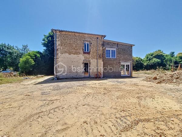 Christophe LAMAZERE pour le Réseau BSK Immobilier vous invite à découvrir cette maison de maître en cours de rénovation à Labarrère (32440, Gers).

FORTE BAISSE de prix pour cet ensemble immobilier en cours de finition. 

Située à quelques minutes des commodités de Castelnau d' Auzan (écoles, commerces, professionnels de santé), cette grande maison de plus de 204 m² habitables est actuellement en cours de rénovation et d'agrandissement. Elle propose plusieurs projets en 1  : investissement locatif prometteur ou maison familiale.

La rénovation du gros œuvre est terminée et est sous Garantie Décennale :  
- Planchers, toiture , isolation, menuiseries et plomberie déjà en place et le tout est neuf. 
- Pré-équipements électriques et plombiers avancés.
- Micro-station d'assainissement (dimensionnée pour 20 personnes) tout juste installée.

1 - Maison principale spacieuse avec logement locatif attenant : Créez votre maison familiale tout en générant un revenu locatif complémentaire grâce à un appartement indépendant.
2 - Investissement locatif clé en main avec une rentabilité exceptionnelle : Transformez ce bien en un immeuble de 3 logements indépendants (3 duplex de 50 m², 70 m² et 85m²) , parfaits pour la location saisonnière ou annuelle. Avec un bon taux de rentabilité locatif supérieur à 7%, c'est une opportunité unique dans le Gers pour diversifier et optimiser votre patrimoine immobilier !
3- Possibilité d'un logement supplémentaire : Le terrain offre la flexibilité d'ajouter une unité locative supplémentaire, maximisant ainsi votre rentabilité locative. Permis accordé pour un logement supplémentaire et pour une piscine.

L'ensemble des travaux est réalisé dans les règles de l'art, avec toutes les autorisations et permis de construire en bonne et due forme, et bénéficie de garanties décennales. Tous les documents vous seront bien évidemment fournis lors de la vente pour une totale transparence.
Un permis de construire pour une piscine est déjà accordé, vous permettant de projeter dès maintenant un espace de détente idyllique.

Le Gers est un département réputé pour sa douceur de vivre, sa gastronomie locale et ses paysages vallonnés. Profitez de la proximité des commodités de Castelnau d'Auzan (écoles, commerces de proximité, médecins) pour un quotidien facilité, Territoire touristique de l'Armagnac avec Eauze à quelques kilomètres et les thermes réputés de Barbotan. 

Les accès sont aisés : vous rejoindrez rapidement les villes dynamiques d'Agen, Nérac et Toulouse, offrant des opportunités de transport et de loisirs variées.
Ne laissez pas passer cette opportunité unique de concrétiser votre projet immobilier dans le Gers ! 
Contactez-moi dès aujourd'hui pour plus d'informations et une visite.