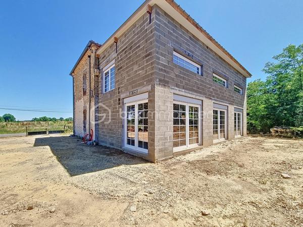 Christophe LAMAZERE pour le Réseau BSK Immobilier vous invite à découvrir cette maison de maître en cours de rénovation à Labarrère (32440, Gers).

FORTE BAISSE de prix pour cet ensemble immobilier en cours de finition. 

Située à quelques minutes des commodités de Castelnau d' Auzan (écoles, commerces, professionnels de santé), cette grande maison de plus de 204 m² habitables est actuellement en cours de rénovation et d'agrandissement. Elle propose plusieurs projets en 1  : investissement locatif prometteur ou maison familiale.

La rénovation du gros œuvre est terminée et est sous Garantie Décennale :  
- Planchers, toiture , isolation, menuiseries et plomberie déjà en place et le tout est neuf. 
- Pré-équipements électriques et plombiers avancés.
- Micro-station d'assainissement (dimensionnée pour 20 personnes) tout juste installée.

1 - Maison principale spacieuse avec logement locatif attenant : Créez votre maison familiale tout en générant un revenu locatif complémentaire grâce à un appartement indépendant.
2 - Investissement locatif clé en main avec une rentabilité exceptionnelle : Transformez ce bien en un immeuble de 3 logements indépendants (3 duplex de 50 m², 70 m² et 85m²) , parfaits pour la location saisonnière ou annuelle. Avec un bon taux de rentabilité locatif supérieur à 7%, c'est une opportunité unique dans le Gers pour diversifier et optimiser votre patrimoine immobilier !
3- Possibilité d'un logement supplémentaire : Le terrain offre la flexibilité d'ajouter une unité locative supplémentaire, maximisant ainsi votre rentabilité locative. Permis accordé pour un logement supplémentaire et pour une piscine.

L'ensemble des travaux est réalisé dans les règles de l'art, avec toutes les autorisations et permis de construire en bonne et due forme, et bénéficie de garanties décennales. Tous les documents vous seront bien évidemment fournis lors de la vente pour une totale transparence.
Un permis de construire pour une piscine est déjà accordé, vous permettant de projeter dès maintenant un espace de détente idyllique.

Le Gers est un département réputé pour sa douceur de vivre, sa gastronomie locale et ses paysages vallonnés. Profitez de la proximité des commodités de Castelnau d'Auzan (écoles, commerces de proximité, médecins) pour un quotidien facilité, Territoire touristique de l'Armagnac avec Eauze à quelques kilomètres et les thermes réputés de Barbotan. 

Les accès sont aisés : vous rejoindrez rapidement les villes dynamiques d'Agen, Nérac et Toulouse, offrant des opportunités de transport et de loisirs variées.
Ne laissez pas passer cette opportunité unique de concrétiser votre projet immobilier dans le Gers ! 
Contactez-moi dès aujourd'hui pour plus d'informations et une visite.
