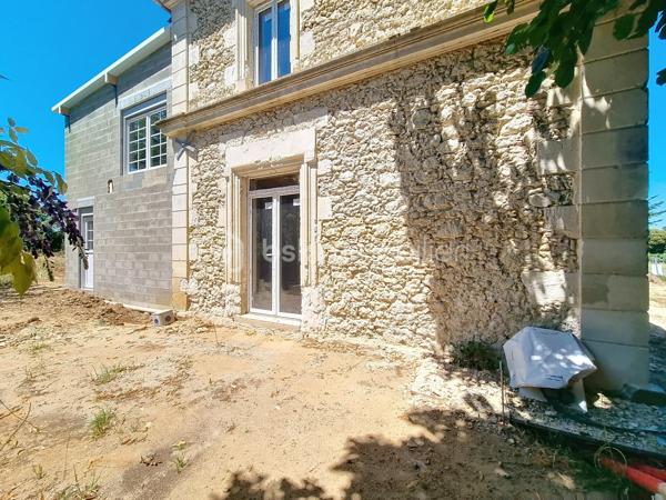 Christophe LAMAZERE pour le Réseau BSK Immobilier vous invite à découvrir cette maison de maître en cours de rénovation à Labarrère (32440, Gers).

FORTE BAISSE de prix pour cet ensemble immobilier en cours de finition. 

Située à quelques minutes des commodités de Castelnau d' Auzan (écoles, commerces, professionnels de santé), cette grande maison de plus de 204 m² habitables est actuellement en cours de rénovation et d'agrandissement. Elle propose plusieurs projets en 1  : investissement locatif prometteur ou maison familiale.

La rénovation du gros œuvre est terminée et est sous Garantie Décennale :  
- Planchers, toiture , isolation, menuiseries et plomberie déjà en place et le tout est neuf. 
- Pré-équipements électriques et plombiers avancés.
- Micro-station d'assainissement (dimensionnée pour 20 personnes) tout juste installée.

1 - Maison principale spacieuse avec logement locatif attenant : Créez votre maison familiale tout en générant un revenu locatif complémentaire grâce à un appartement indépendant.
2 - Investissement locatif clé en main avec une rentabilité exceptionnelle : Transformez ce bien en un immeuble de 3 logements indépendants (3 duplex de 50 m², 70 m² et 85m²) , parfaits pour la location saisonnière ou annuelle. Avec un bon taux de rentabilité locatif supérieur à 7%, c'est une opportunité unique dans le Gers pour diversifier et optimiser votre patrimoine immobilier !
3- Possibilité d'un logement supplémentaire : Le terrain offre la flexibilité d'ajouter une unité locative supplémentaire, maximisant ainsi votre rentabilité locative. Permis accordé pour un logement supplémentaire et pour une piscine.

L'ensemble des travaux est réalisé dans les règles de l'art, avec toutes les autorisations et permis de construire en bonne et due forme, et bénéficie de garanties décennales. Tous les documents vous seront bien évidemment fournis lors de la vente pour une totale transparence.
Un permis de construire pour une piscine est déjà accordé, vous permettant de projeter dès maintenant un espace de détente idyllique.

Le Gers est un département réputé pour sa douceur de vivre, sa gastronomie locale et ses paysages vallonnés. Profitez de la proximité des commodités de Castelnau d'Auzan (écoles, commerces de proximité, médecins) pour un quotidien facilité, Territoire touristique de l'Armagnac avec Eauze à quelques kilomètres et les thermes réputés de Barbotan. 

Les accès sont aisés : vous rejoindrez rapidement les villes dynamiques d'Agen, Nérac et Toulouse, offrant des opportunités de transport et de loisirs variées.
Ne laissez pas passer cette opportunité unique de concrétiser votre projet immobilier dans le Gers ! 
Contactez-moi dès aujourd'hui pour plus d'informations et une visite.