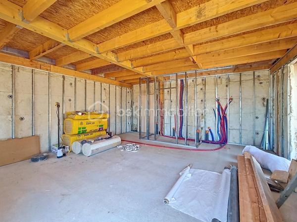Christophe LAMAZERE pour le Réseau BSK Immobilier vous invite à découvrir cette maison de maître en cours de rénovation à Labarrère (32440, Gers).

FORTE BAISSE de prix pour cet ensemble immobilier en cours de finition. 

Située à quelques minutes des commodités de Castelnau d' Auzan (écoles, commerces, professionnels de santé), cette grande maison de plus de 204 m² habitables est actuellement en cours de rénovation et d'agrandissement. Elle propose plusieurs projets en 1  : investissement locatif prometteur ou maison familiale.

La rénovation du gros œuvre est terminée et est sous Garantie Décennale :  
- Planchers, toiture , isolation, menuiseries et plomberie déjà en place et le tout est neuf. 
- Pré-équipements électriques et plombiers avancés.
- Micro-station d'assainissement (dimensionnée pour 20 personnes) tout juste installée.

1 - Maison principale spacieuse avec logement locatif attenant : Créez votre maison familiale tout en générant un revenu locatif complémentaire grâce à un appartement indépendant.
2 - Investissement locatif clé en main avec une rentabilité exceptionnelle : Transformez ce bien en un immeuble de 3 logements indépendants (3 duplex de 50 m², 70 m² et 85m²) , parfaits pour la location saisonnière ou annuelle. Avec un bon taux de rentabilité locatif supérieur à 7%, c'est une opportunité unique dans le Gers pour diversifier et optimiser votre patrimoine immobilier !
3- Possibilité d'un logement supplémentaire : Le terrain offre la flexibilité d'ajouter une unité locative supplémentaire, maximisant ainsi votre rentabilité locative. Permis accordé pour un logement supplémentaire et pour une piscine.

L'ensemble des travaux est réalisé dans les règles de l'art, avec toutes les autorisations et permis de construire en bonne et due forme, et bénéficie de garanties décennales. Tous les documents vous seront bien évidemment fournis lors de la vente pour une totale transparence.
Un permis de construire pour une piscine est déjà accordé, vous permettant de projeter dès maintenant un espace de détente idyllique.

Le Gers est un département réputé pour sa douceur de vivre, sa gastronomie locale et ses paysages vallonnés. Profitez de la proximité des commodités de Castelnau d'Auzan (écoles, commerces de proximité, médecins) pour un quotidien facilité, Territoire touristique de l'Armagnac avec Eauze à quelques kilomètres et les thermes réputés de Barbotan. 

Les accès sont aisés : vous rejoindrez rapidement les villes dynamiques d'Agen, Nérac et Toulouse, offrant des opportunités de transport et de loisirs variées.
Ne laissez pas passer cette opportunité unique de concrétiser votre projet immobilier dans le Gers ! 
Contactez-moi dès aujourd'hui pour plus d'informations et une visite.