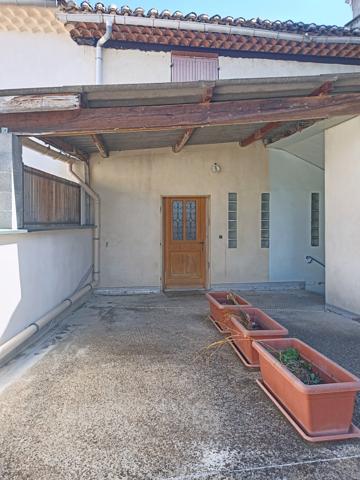 À LOUER – Appartement T4 de 107 m² avec terrasse – Bollène À LOUER – Appartement T4 de 107 m² avec terrasse – Bollène