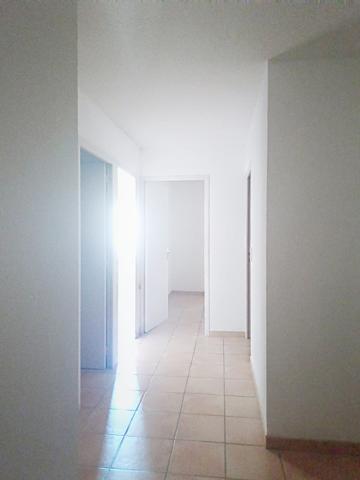 À LOUER – Appartement T4 de 107 m² avec terrasse – Bollène À LOUER – Appartement T4 de 107 m² avec terrasse – Bollène