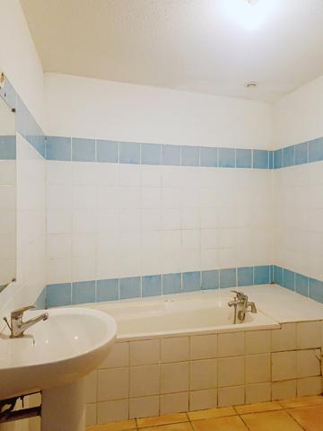 À LOUER – Appartement T4 de 107 m² avec terrasse – Bollène À LOUER – Appartement T4 de 107 m² avec terrasse – Bollène