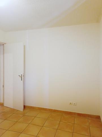 À LOUER – Appartement T4 de 107 m² avec terrasse – Bollène À LOUER – Appartement T4 de 107 m² avec terrasse – Bollène